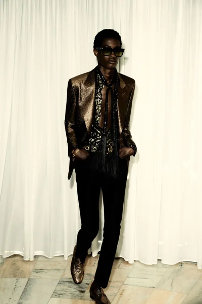 Look 28